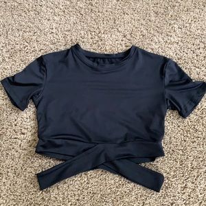 black criss cross crop top size S/M